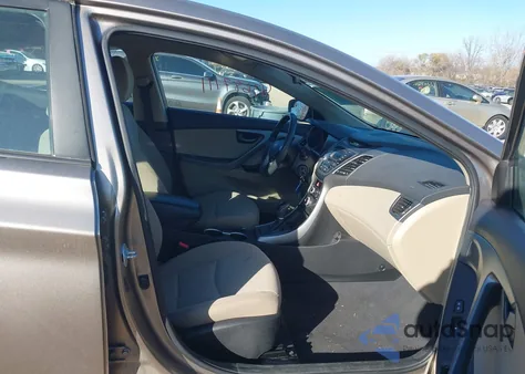 2014 Hyundai Elantra Se z USA, uszkodzony, nr VIN 5NPDH4AE9EH526584